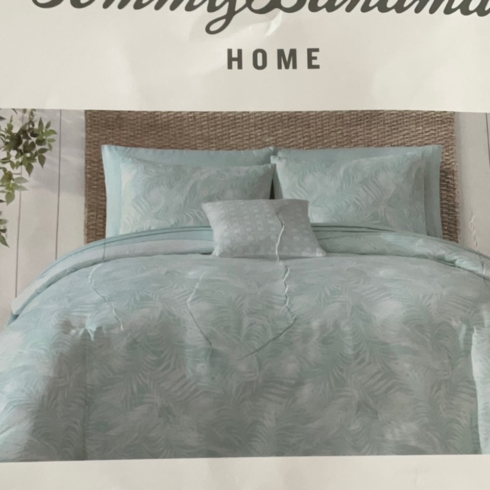 NWT Tommy Bahama king sheet set with top sheet, bottom, 2 shams and one pillow.